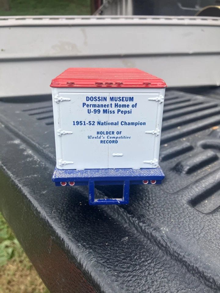 Camión furgoneta Ford Dry Goods 1951 Miss Pepsi de First Gear escala 1/34 Foto 4 de 4