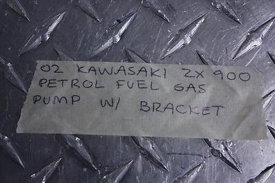 2002 KAWASAKI ZX 900 NINJA PETROL GAS FUEL PUMP W/ BRACKET ENGINE