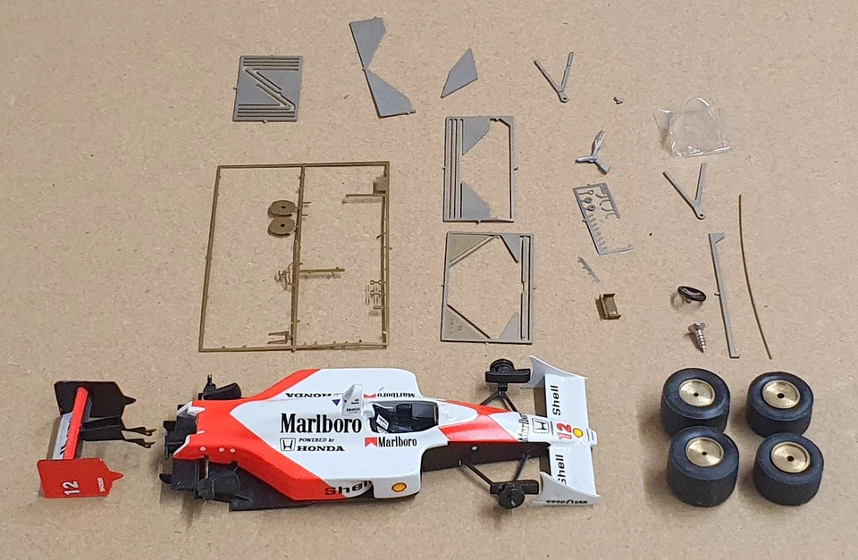 Kit Tameo escala 1/43 sin construir WCT88 - F1 McLaren Honda MP4/4 Ayrton Senna 1988 Foto 3 de 4