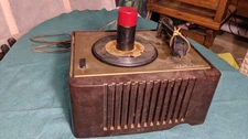 Vintage RCA VICTOR 45-EY2 45 RPM  Record Player-Powers on