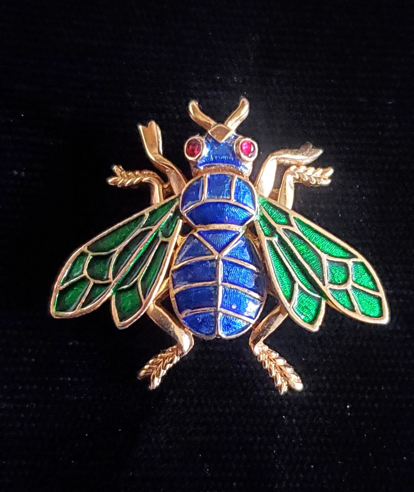 Vintage Crown Trifari Blue & Green Enamel Gold Tone Bee Brooch Pin