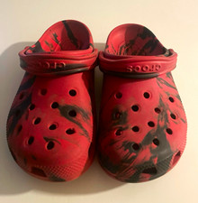 Crocs Classic Clog Kids Red/Black Abstract Pr...