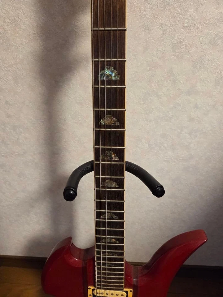 B.C. Rich Mockingbird E-Gitarre mit Halsriss und sichtbaren Kratzern - Bild 3 von 4