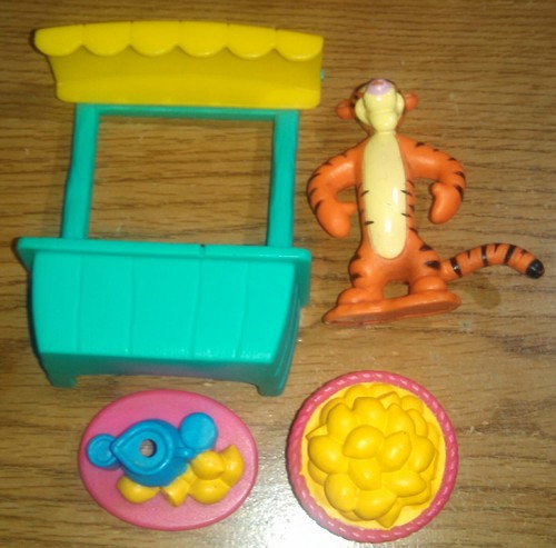 Winnie the Pooh Supporto per Limonata con Tigro Playset Completo 66756 Mattel Set - Foto 3 di 3