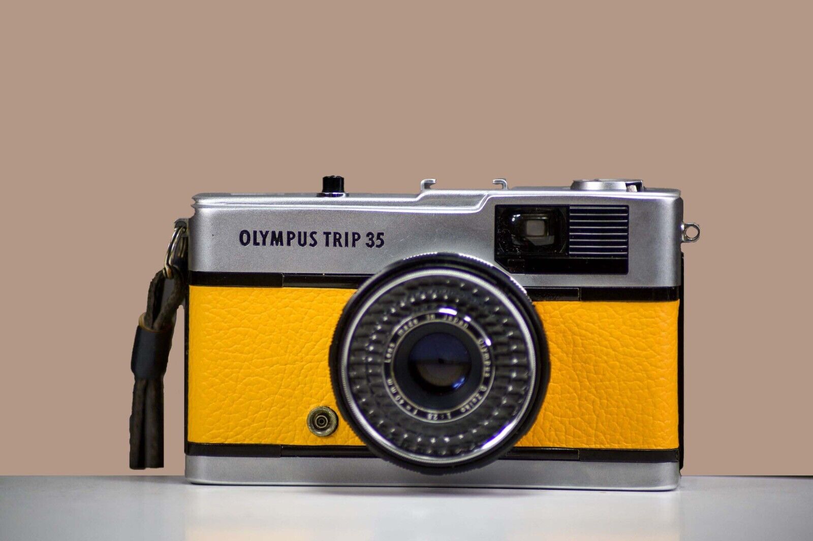 OLYMPUS TRIP 35 Film Camera w/ Zuiko 40mm f2.8 Lens Yellow Leather |  Serviced