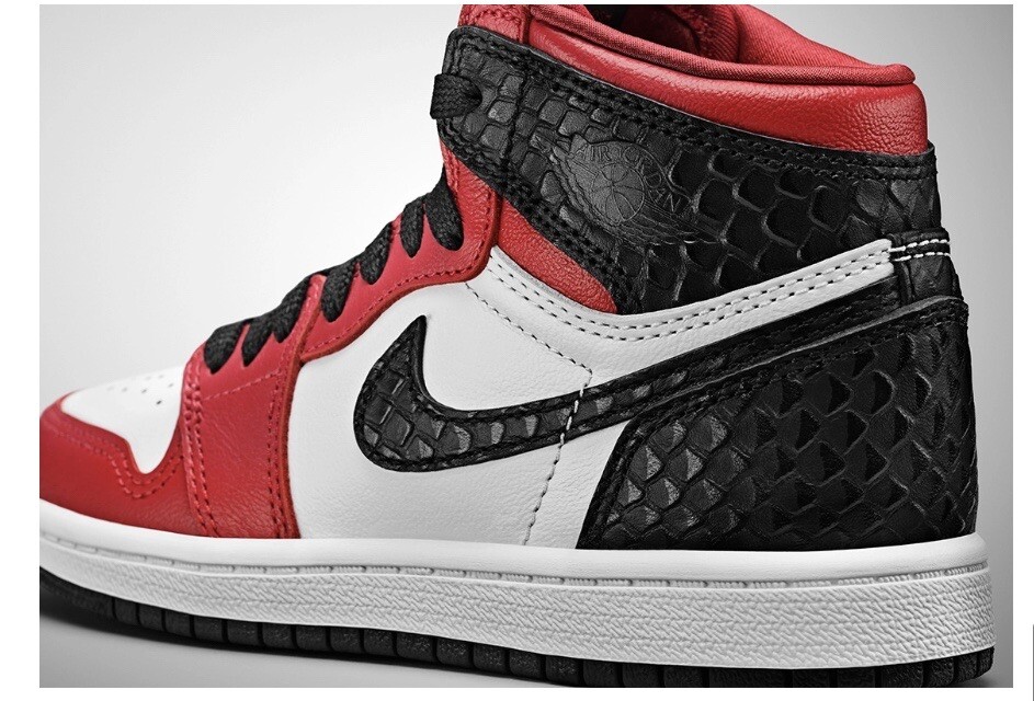 Nike Air Jordan 1 Retro High OG Satin Snake Chicago CD0461