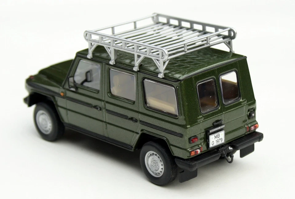 Mercedes 230 GE W460 5-türig Bj. 1979-1992, Grigio Metallico, MINICHAMPS Im M.1 - Immagine 2 di 4