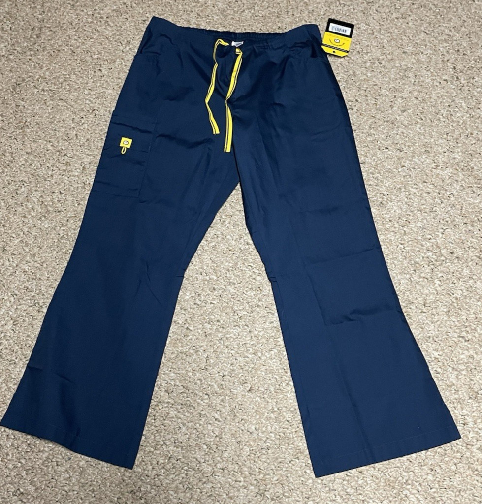 NWT NAVY & YELLOW WONDER WINKS SCRUBS SPREAD GOOD CHEER LADIES SIZE LARGE PETITE
