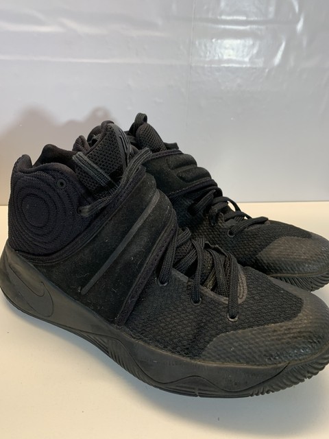 kyrie 2 triple black
