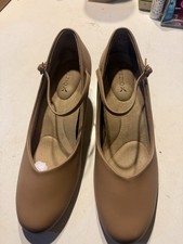 Woman's Capezio Dance shoe Size 11.5 Tan