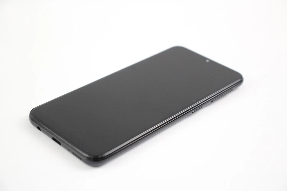 Samsung Galaxy A20e (Unlocked) 32GB Black Grade C Boxed - Image 4 of 4