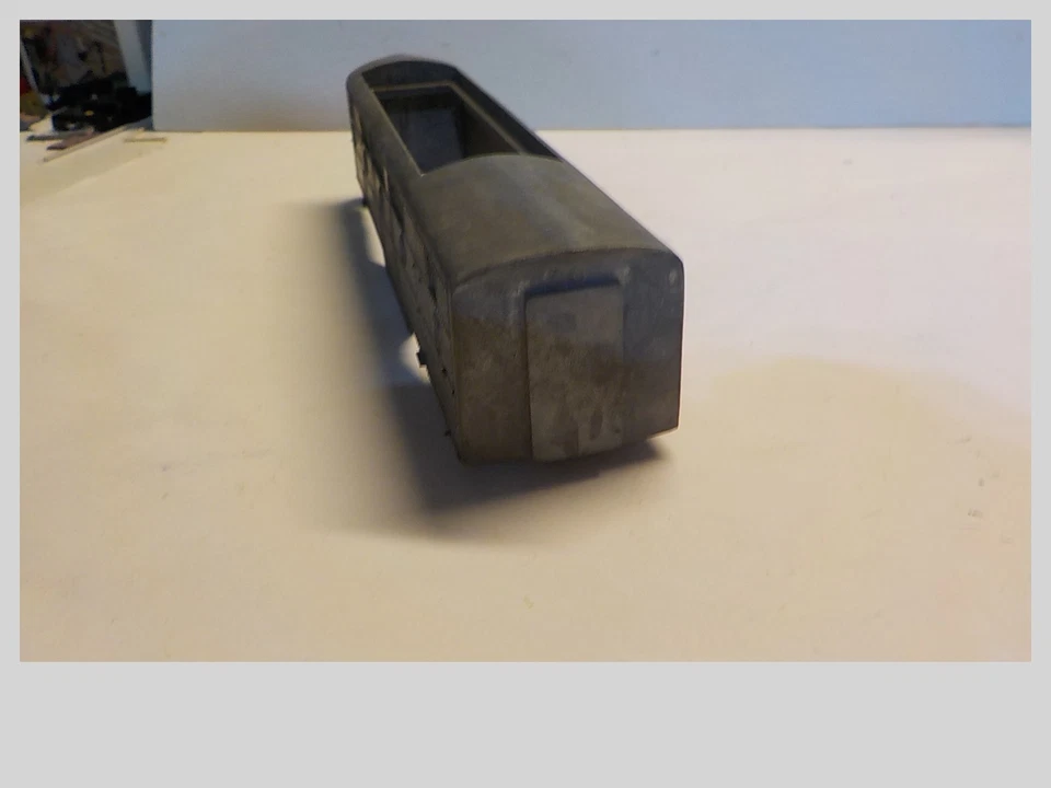 HO SCALE VINTAGE VARNEY  DIECAST B-UNIT LOCOMOTIVE SHELL - Image 3 of 4