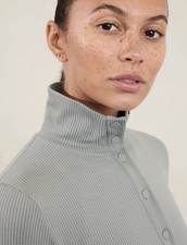 Athleta NWT Flurry Seamless Henley Top Storm Cloud Gray Medium Ribbed Fitted