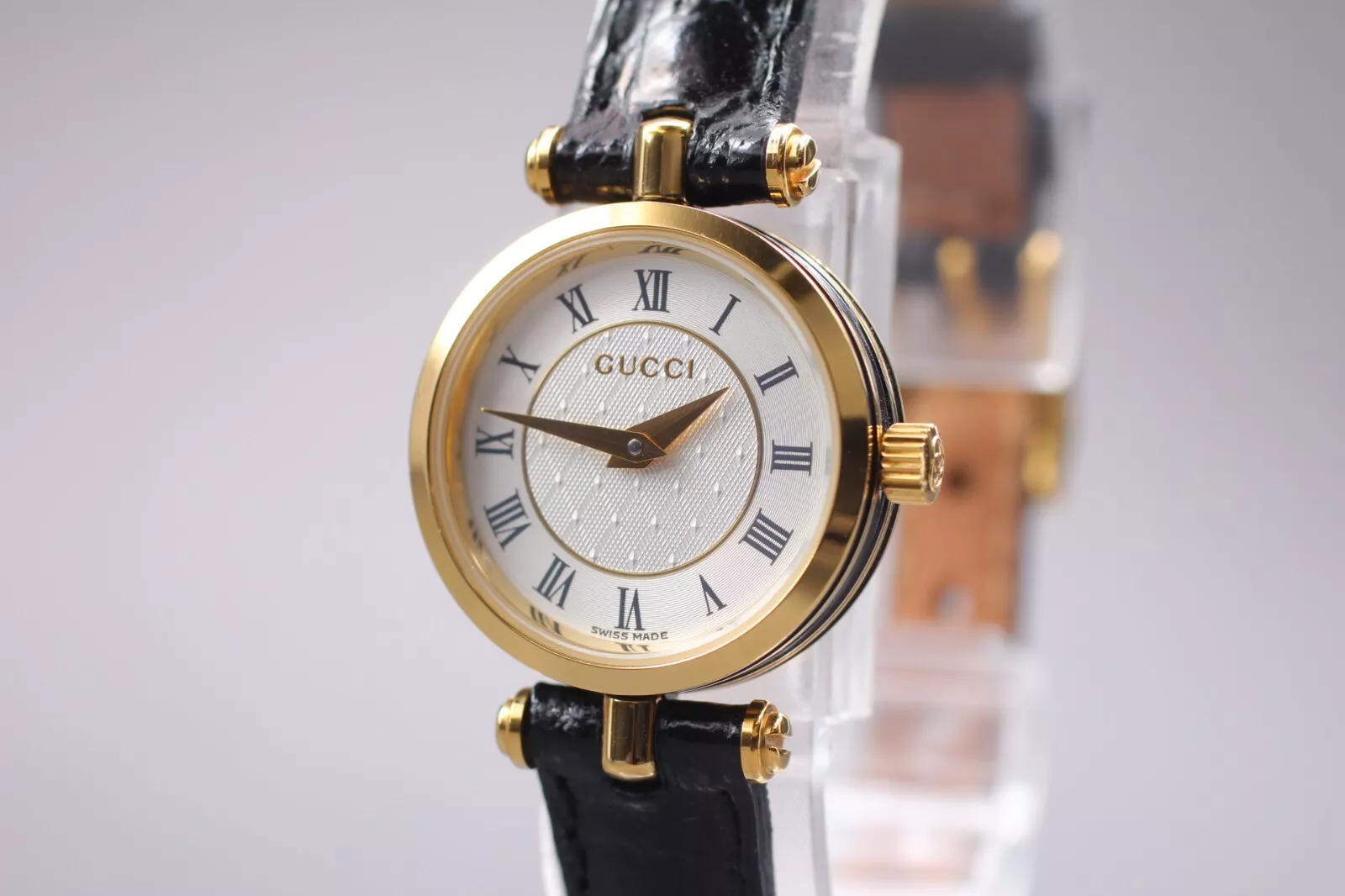 Montre à quartz femme vintage ? Presque comme neuve? GUCCI 2040L cadran blanc or 2000L