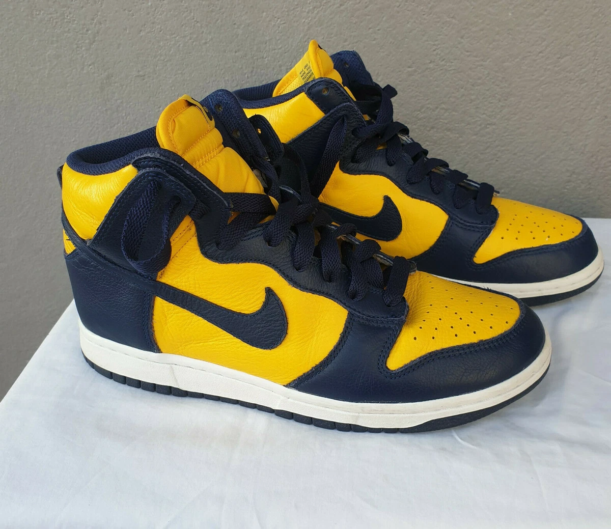 Nike sb dunk high michigan sale
