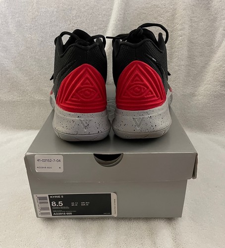 Nike Kyrie 5 Criado Negro/Rojo Universitario AO2918 600. Hombre US Talla 8. - Imagen 5 de 6