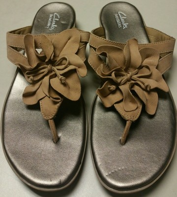 clarks silver flip flops