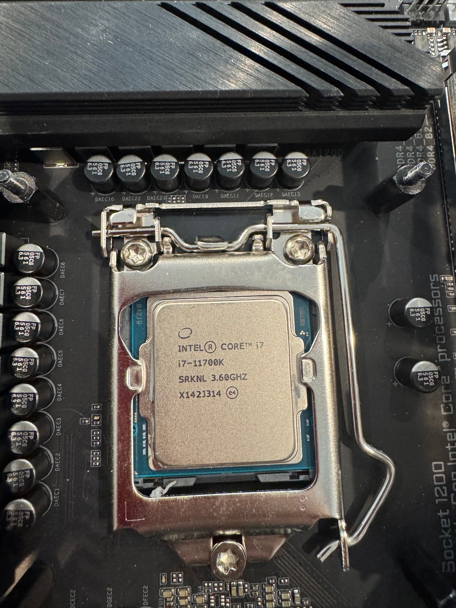 GIGABYTE Z590 AORUS ELITE AX Mobo & Intel i7-11700K CPU & GSkill