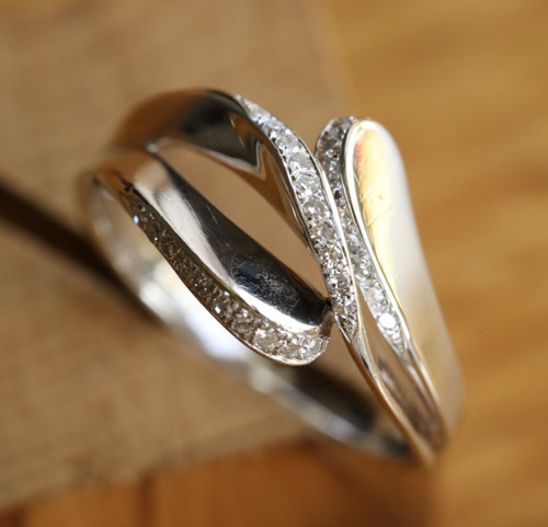 Crossover Ring with Diamonds