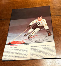 1966-67 General Mills Tips Gordie Howe Detroit Red Wings HOLDING OFF A CHECK HOF