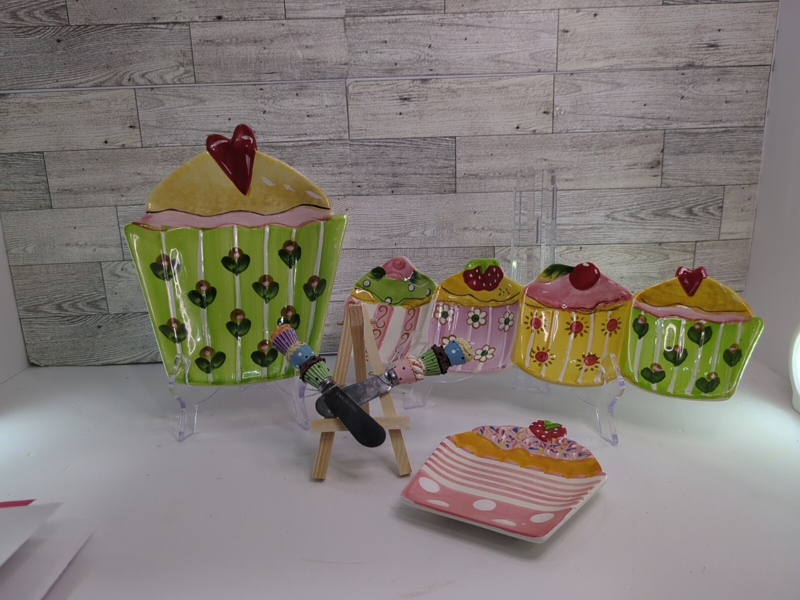 Cupcake Party Trays With Speaders-image