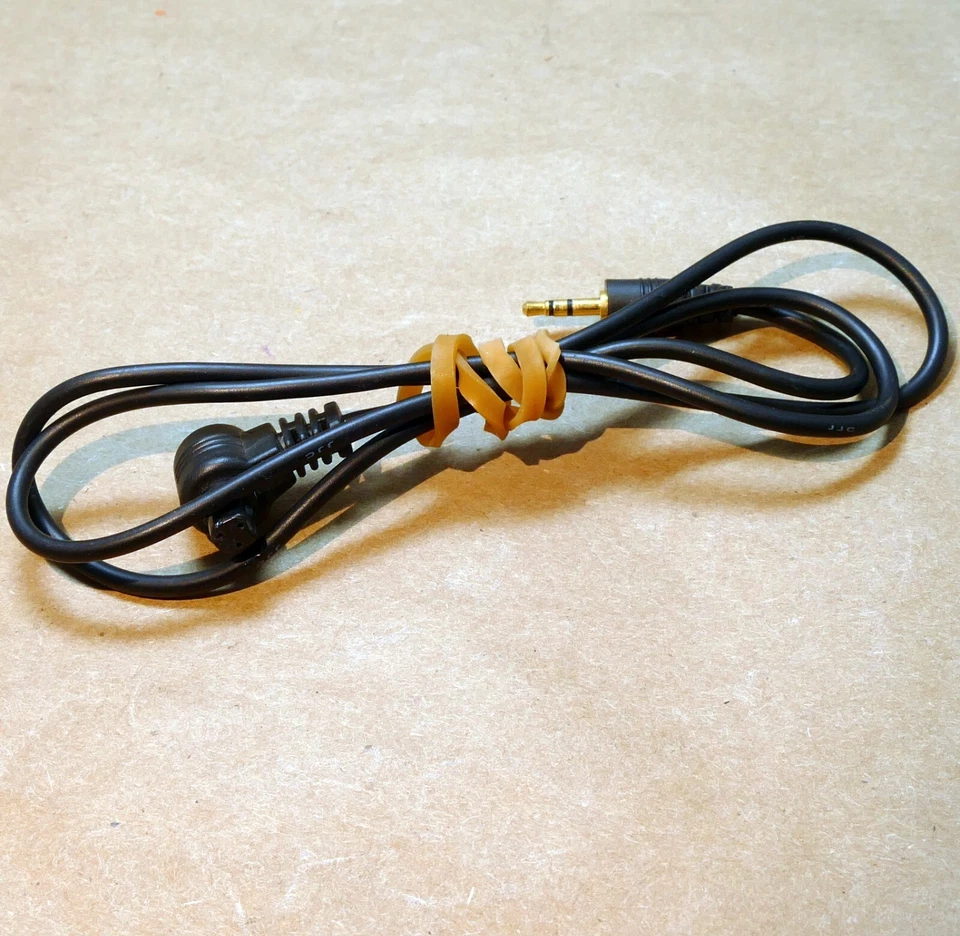 Promaster 2.5mm Cable for Remote Shutter Release for EOS 5D 7D II III (3-pin) - Image 3 of 4