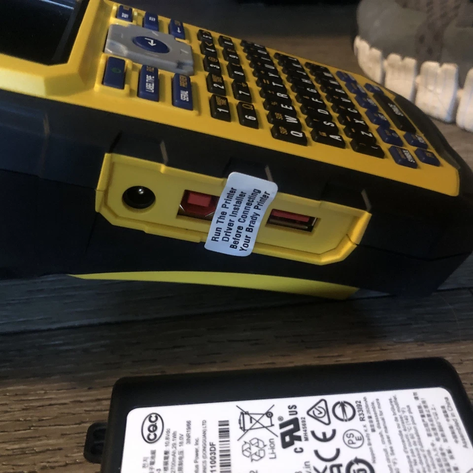 Brady M610 Handheld Label Maker w/ Hard Case, Blue, Free Shipping - Image 2 of 4