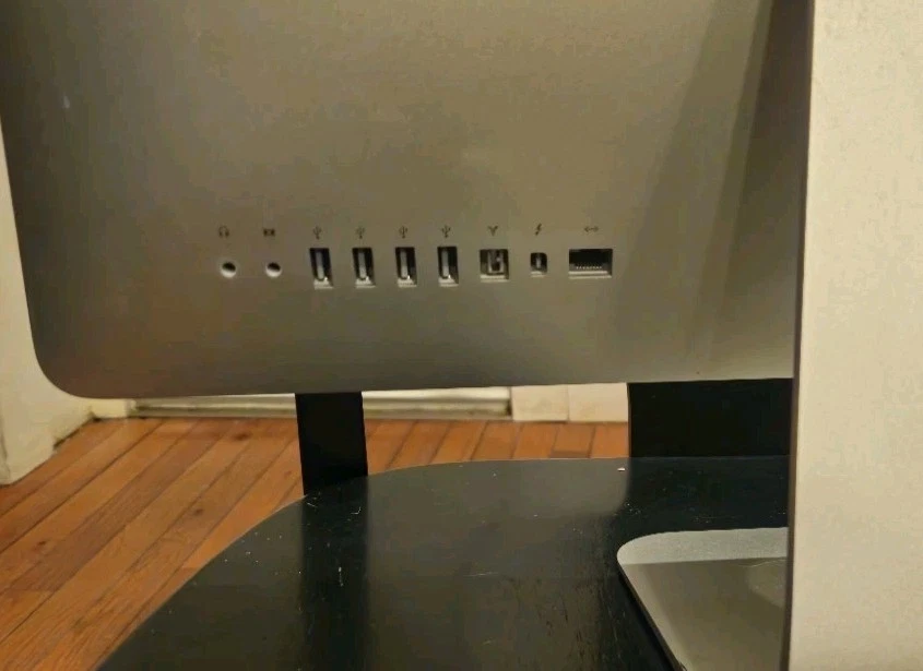 2016 Apple  iMac 21.5" Intel Core i5 2.3GHz 4GB RAM 500GB SSD. - Image 4 of 4