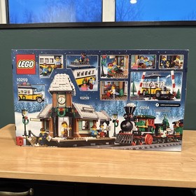 LEGO Creator Expert: Winter Village Station (10259) New In Box