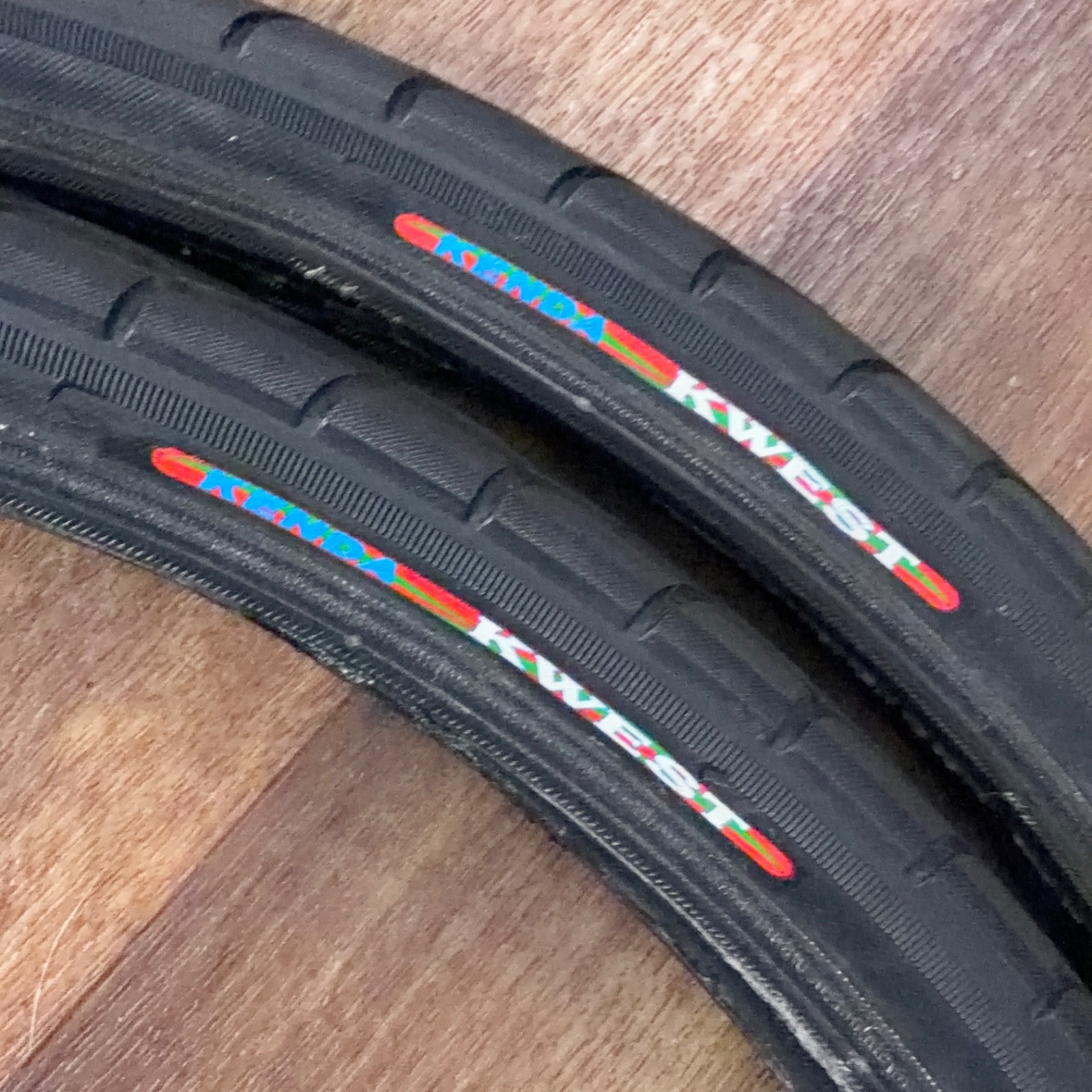 Kenda Kwest Hybrid Clincher Wire Bead Bike Tires Pair 26"x1.