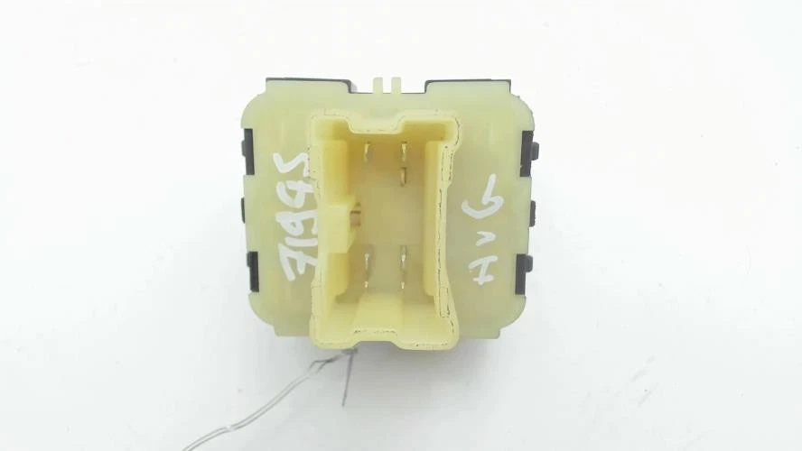 Interrupteur de leve vitre avant gauche RENAULT CLIO 4 PHASE 2 BREAK 254118044R - Photo 2/4