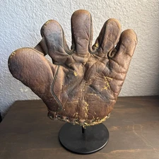 1910-1920 Excelsior 1" Web Baseball Glove, Model # 307, 9" Wide x 8" High