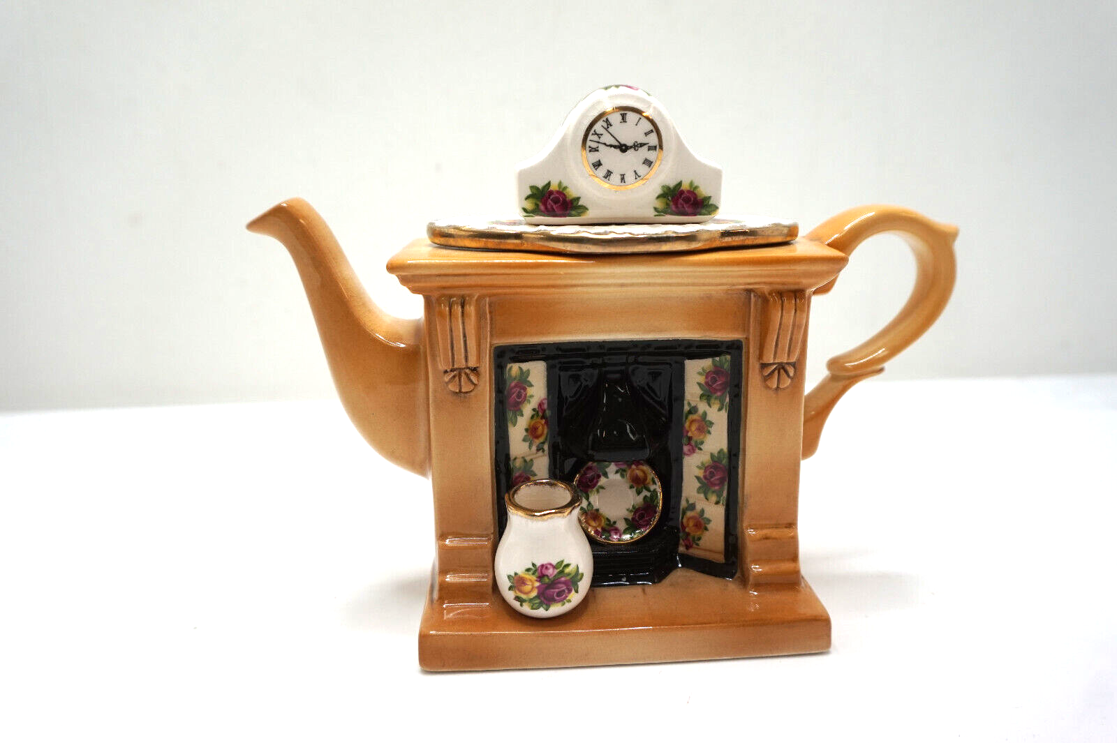 ROYAL ALBERT OLD COUNTRY ROSES TEAPOT STOVE FIREPLACE PAUL CARDEW 1990s
