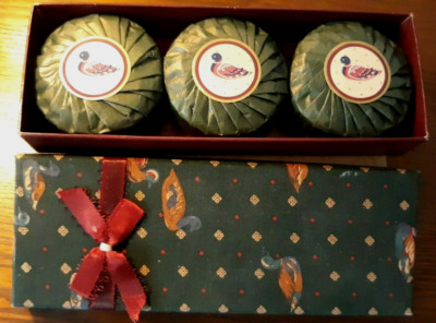 VTG BIOESSENCE 3 FRAGRANT SOAPS 9 OZ. NICE FRANGRANT SMELL 