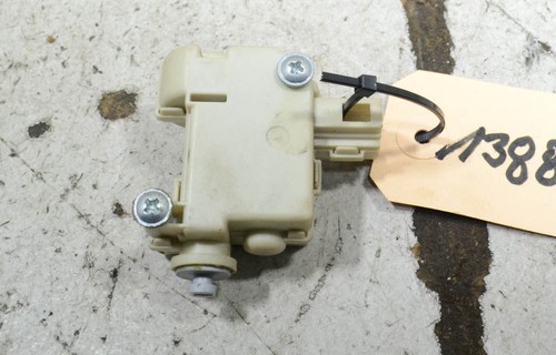 AUDI A4 B7 8E Limo Bj 04 Stellmotor ZV Tank Klappe Deckel #138867-G654