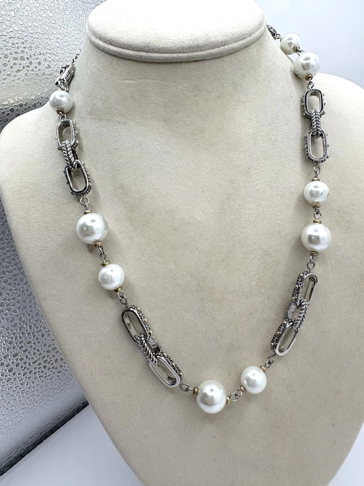 VETEMENTS Collana maglia ovale testurizzata tono finta perla bianca e argento