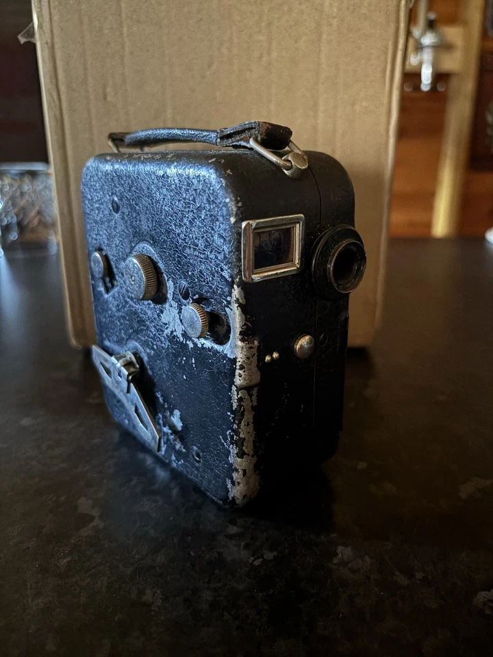 Vintage Pathé Baby H 9.5mm Hand Crank Cine Camera Leather Body 1930s Patina - Image 2 of 3