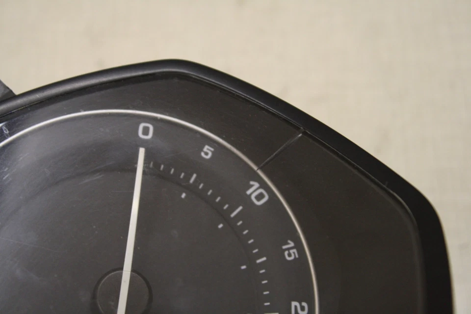 Velocímetro combinado Skoda Octavia 1Z 2,0 TDI 1Z0 920 842 H Foto 4 de 4