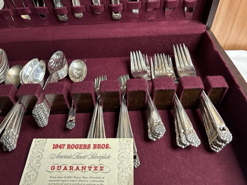 1847 Rogers Bros Eternally Yours Flatware Silverware Set 62 pieces with Box - Picture 4 of 7