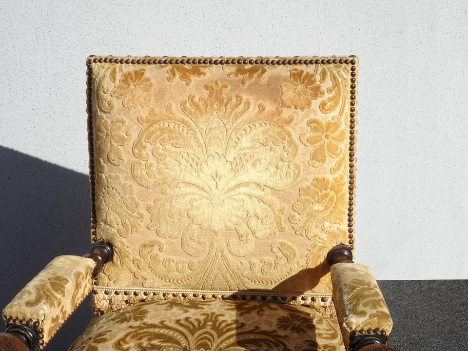 Antiguo cojín de plumón y reposamanos de bola para silla de oro ornamentado renacentista Luis XIV Foto 4 de 4