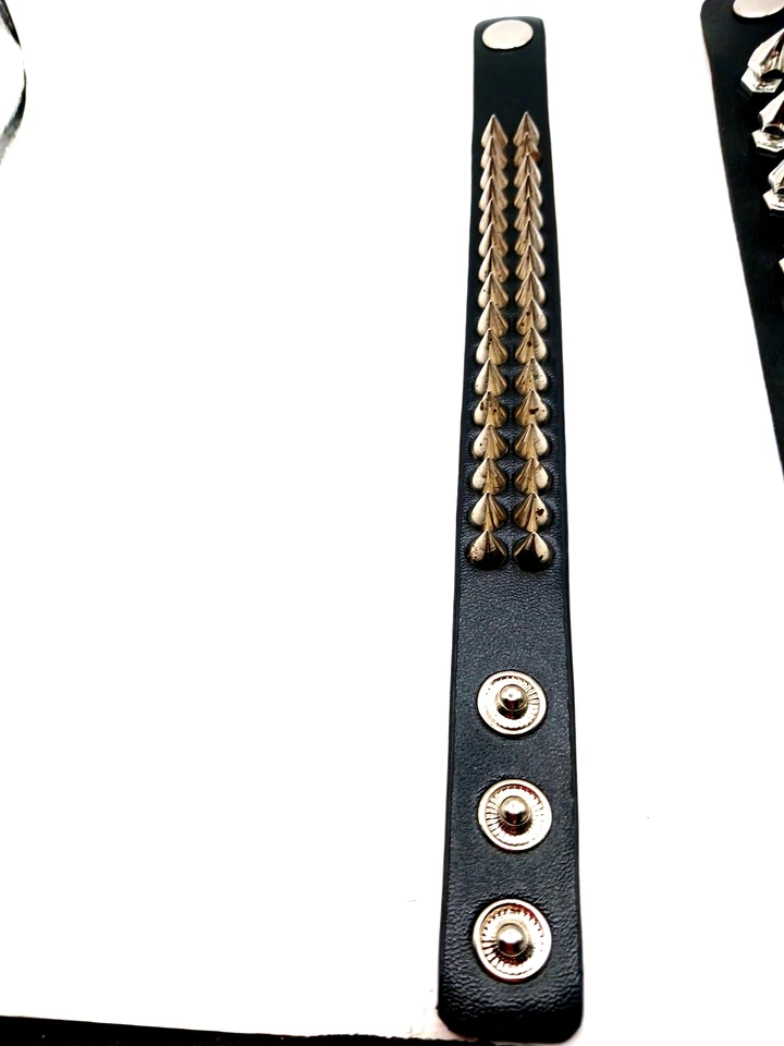 Juego de 2 pulseras de cuero vegano con púas negras triple fila + doble fila - nuevas Foto 2 de 4