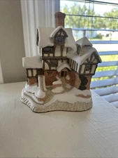 David Winter 1987 Ebenezer Scrooge’s Counting House Christmas Cottage Figurine