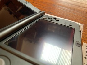 Nintendo New 3DS XL black console system complete in box protector US model