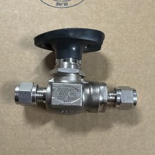 Hoke 7022G4YTL Ball Valve 1/4" Gyrolok 316SS 3000 PSI New Surplus 7000 Series
