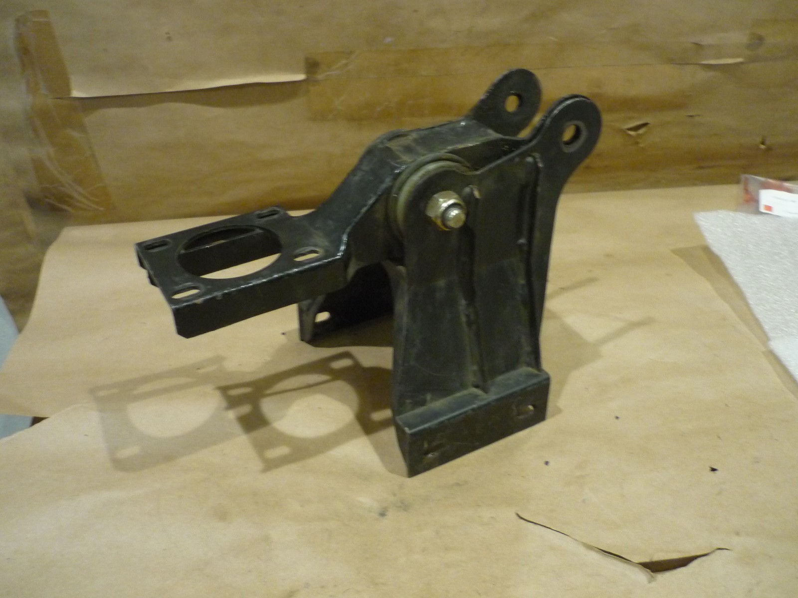 Lamborghini Diablo Support mount P/N 002433937
