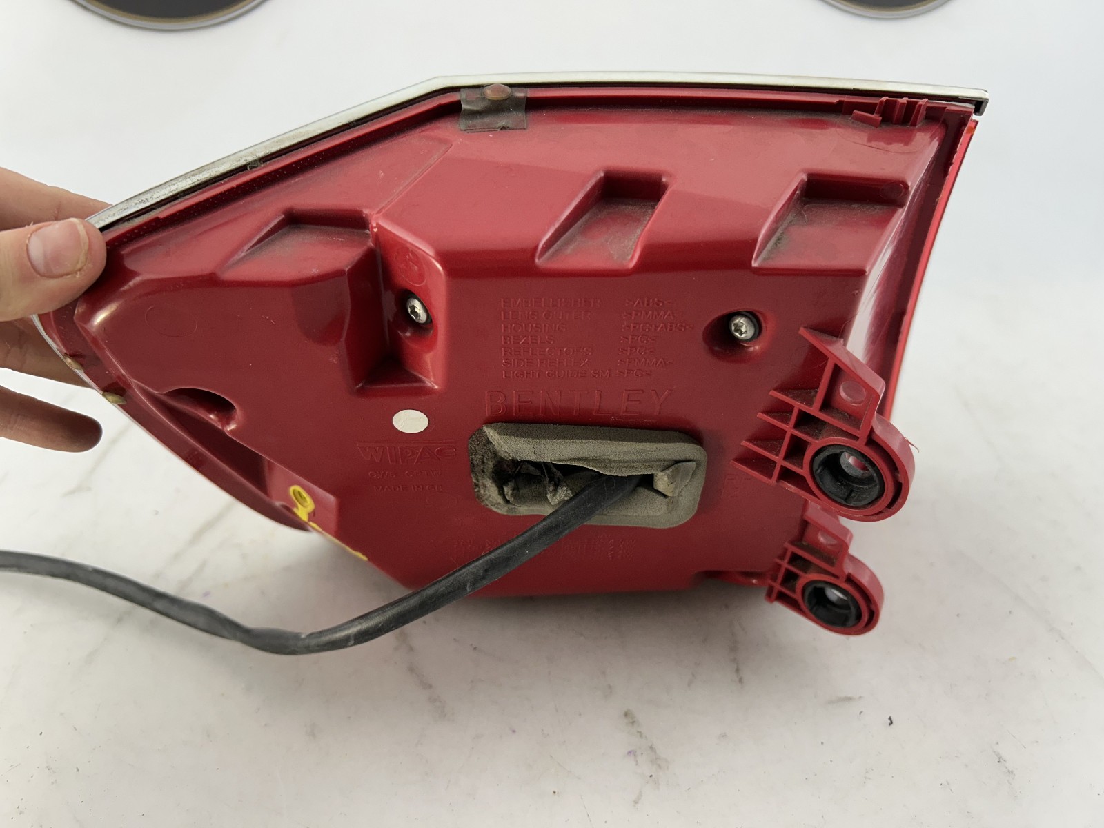 OEM|AS-IS| 2015 - 2019 Bentley Bentayga LED OUTER Tail Light (Right/Passenger)