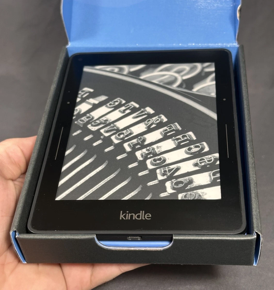 【美品】Amazon Kindle Voyage 第7世代 Amazon Kindle Voyage (7th Generation) Wi-Fi 4 GB Tablets