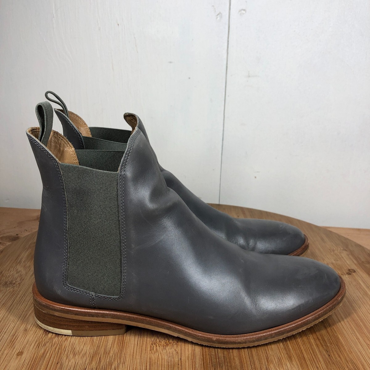 Everlane Boots Womens 7.5 The Chelsea Boot Gray Leather  display picture 1