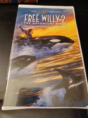 Free Willy 2: The Adventure Home (VHS, 1995, Clam Shell)    