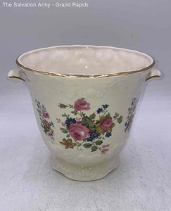 Maryleigh Pottery White Floral Handcrafted Collectible Home Decorative Planter